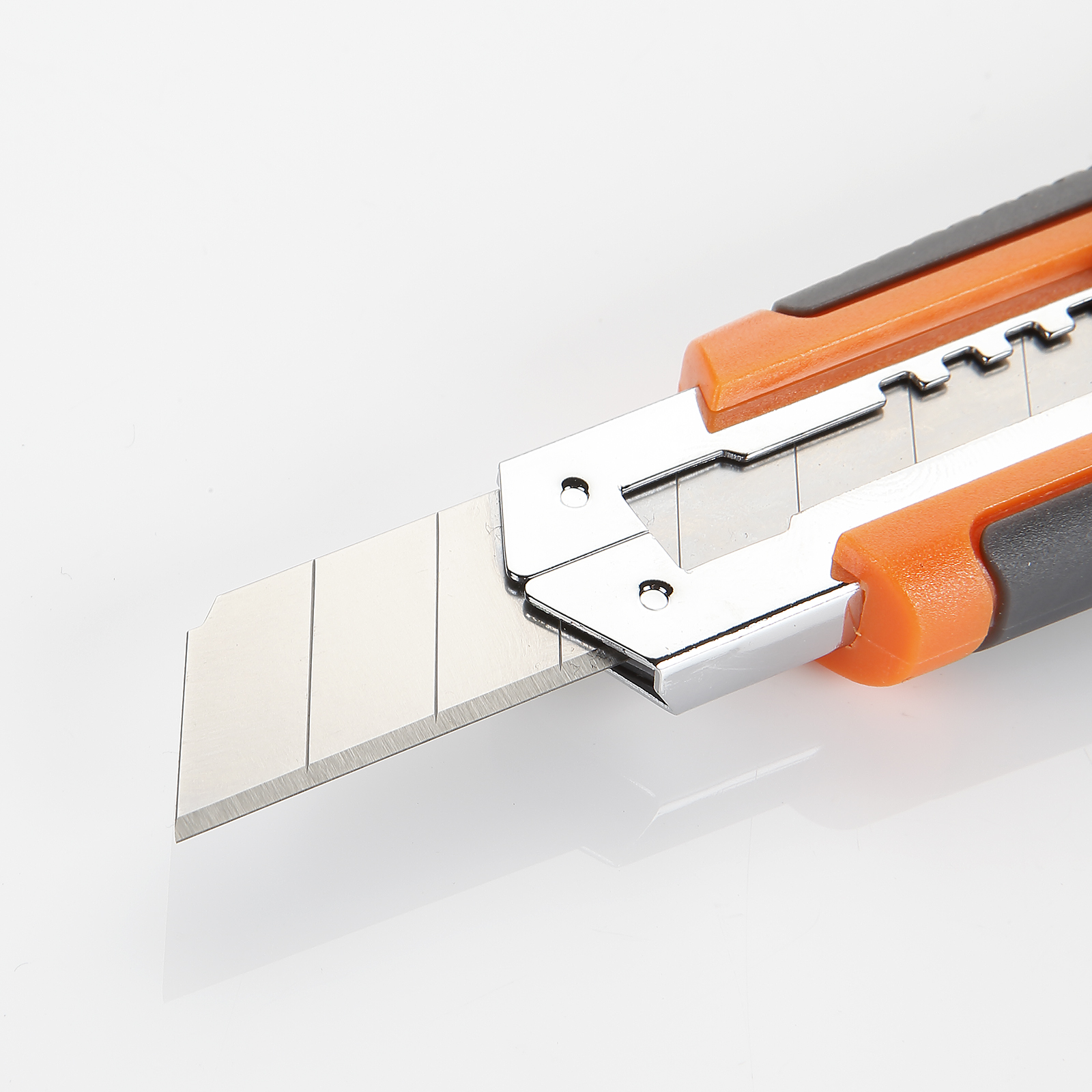 Cutter lame trapèze sécurité Pro Duo avec lame sécable de 18 mm